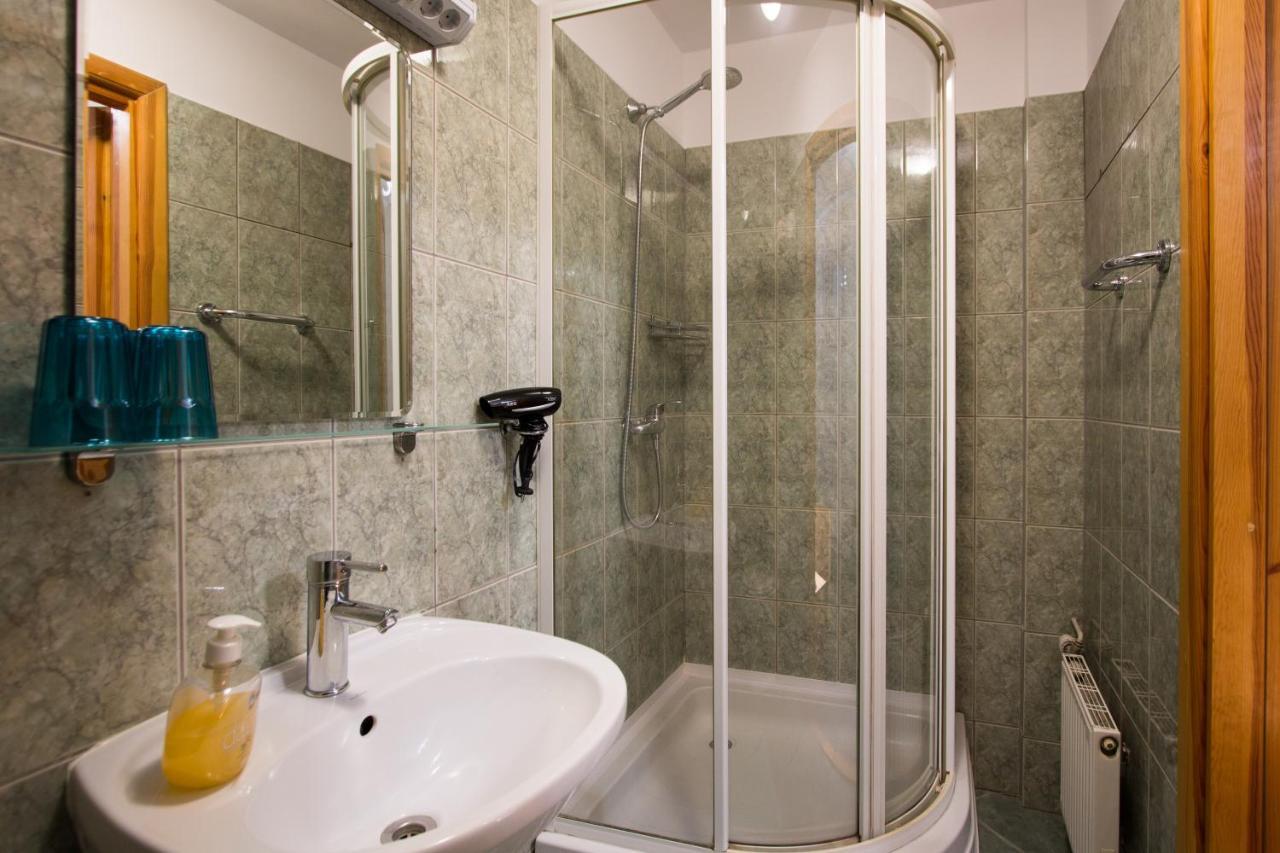 Hotel Katrina Cesis Bagian luar foto